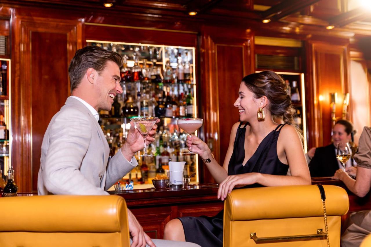 Excelsior Hotel Ernst Am Dom Κολωνία Εξωτερικό φωτογραφία The bar on board the Blue Train