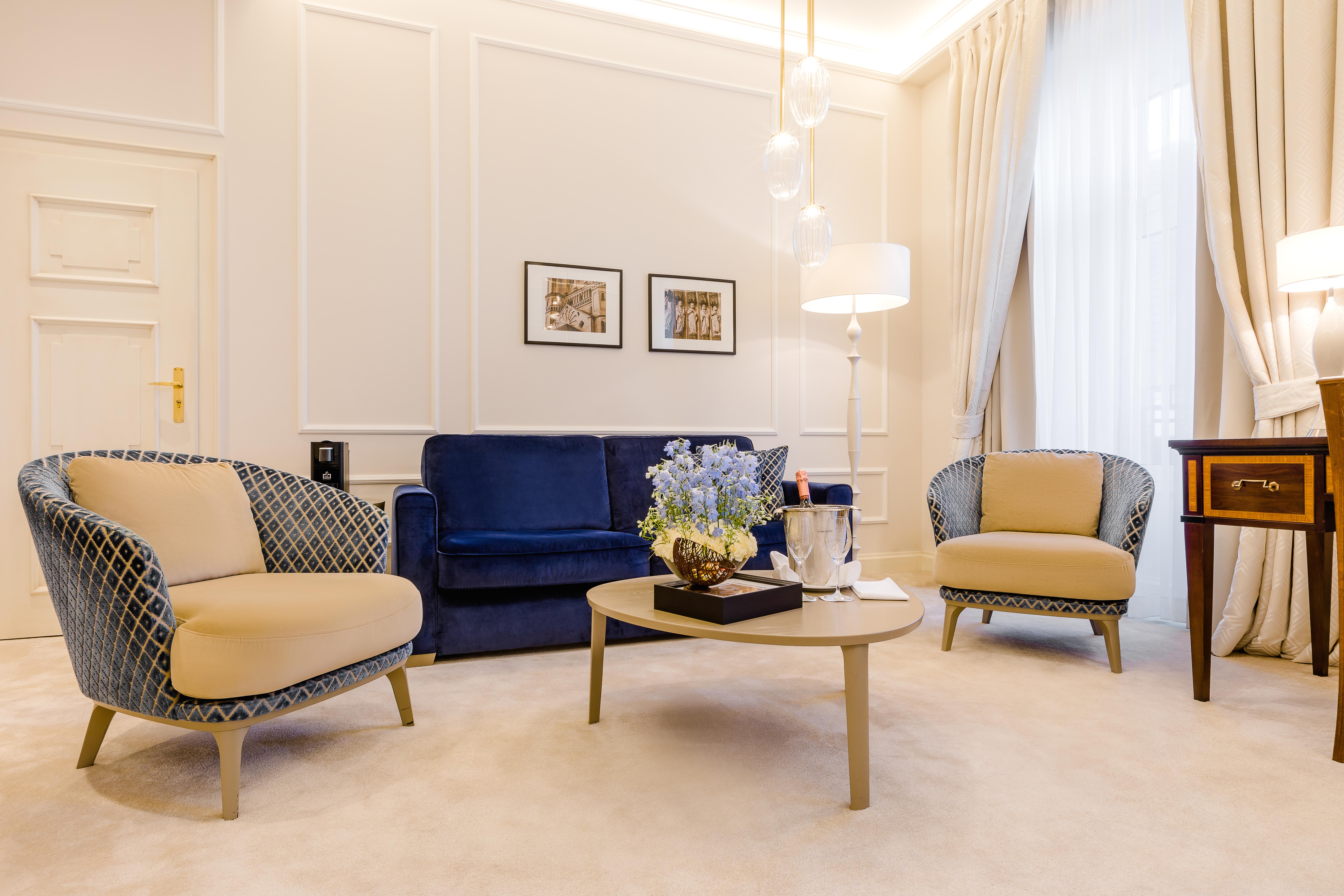 Excelsior Hotel Ernst Am Dom Κολωνία Εξωτερικό φωτογραφία A suite at the hotel