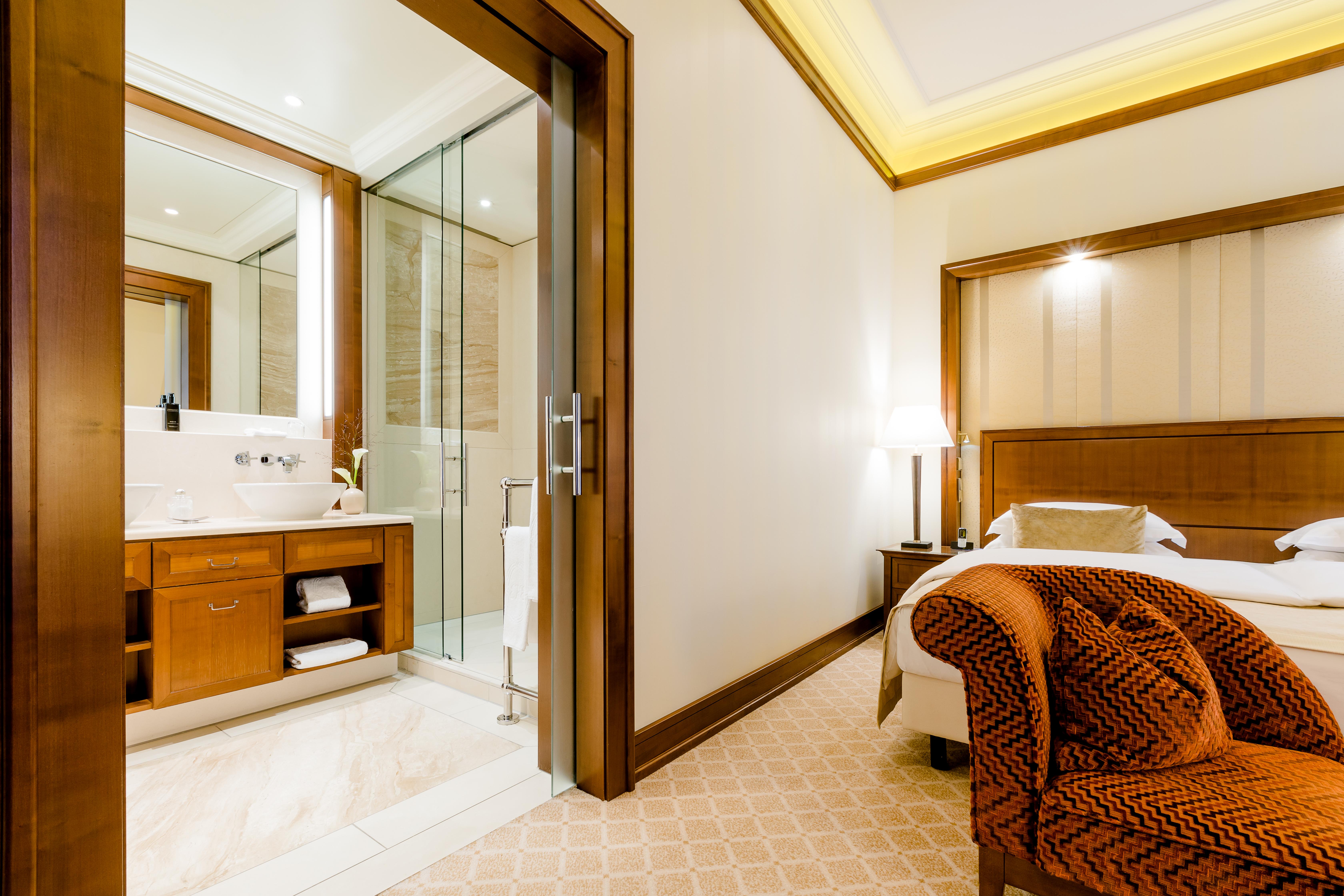 Excelsior Hotel Ernst Am Dom Κολωνία Εξωτερικό φωτογραφία A room at the hotel