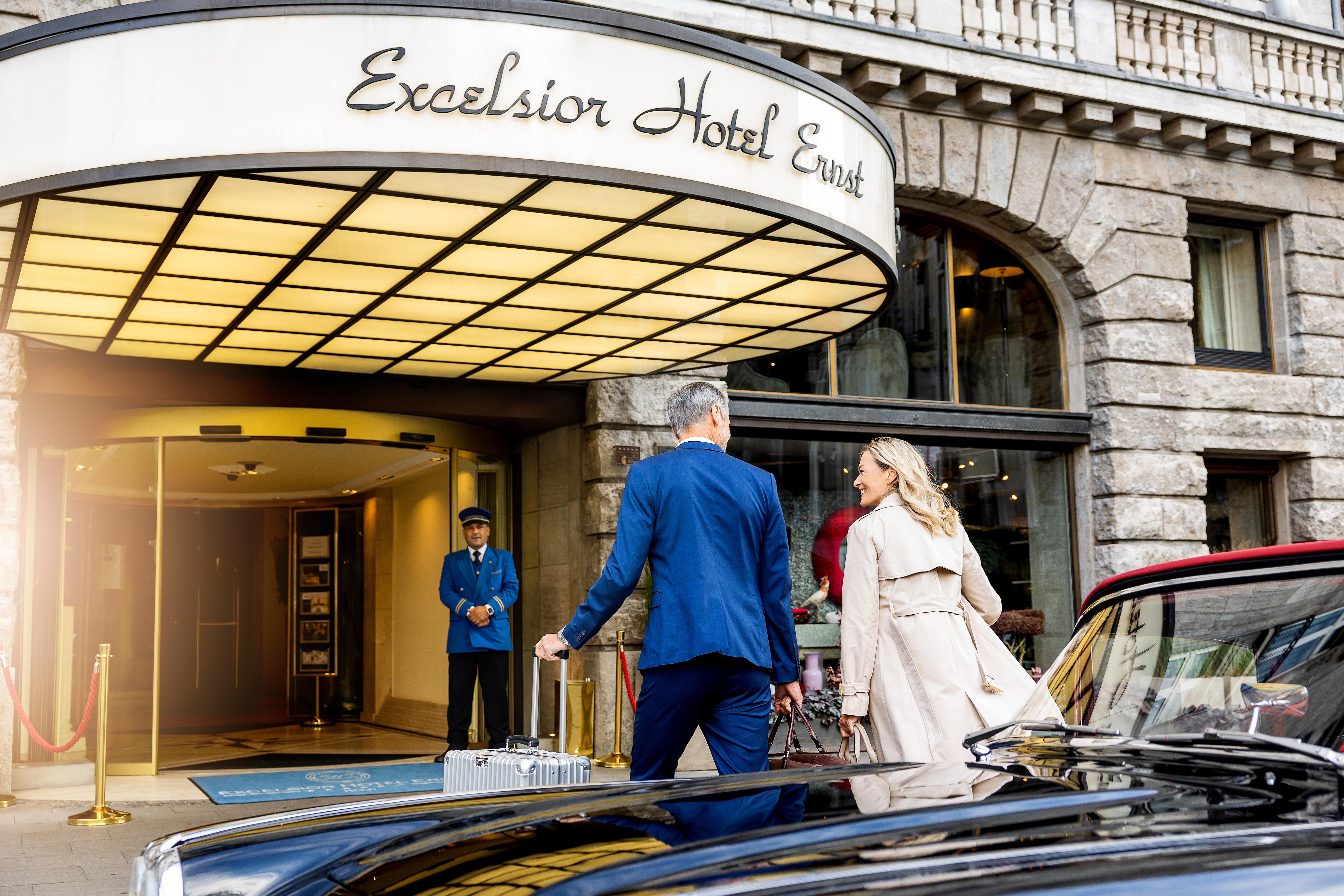 Excelsior Hotel Ernst Am Dom Κολωνία Εξωτερικό φωτογραφία Entrance of the hotel